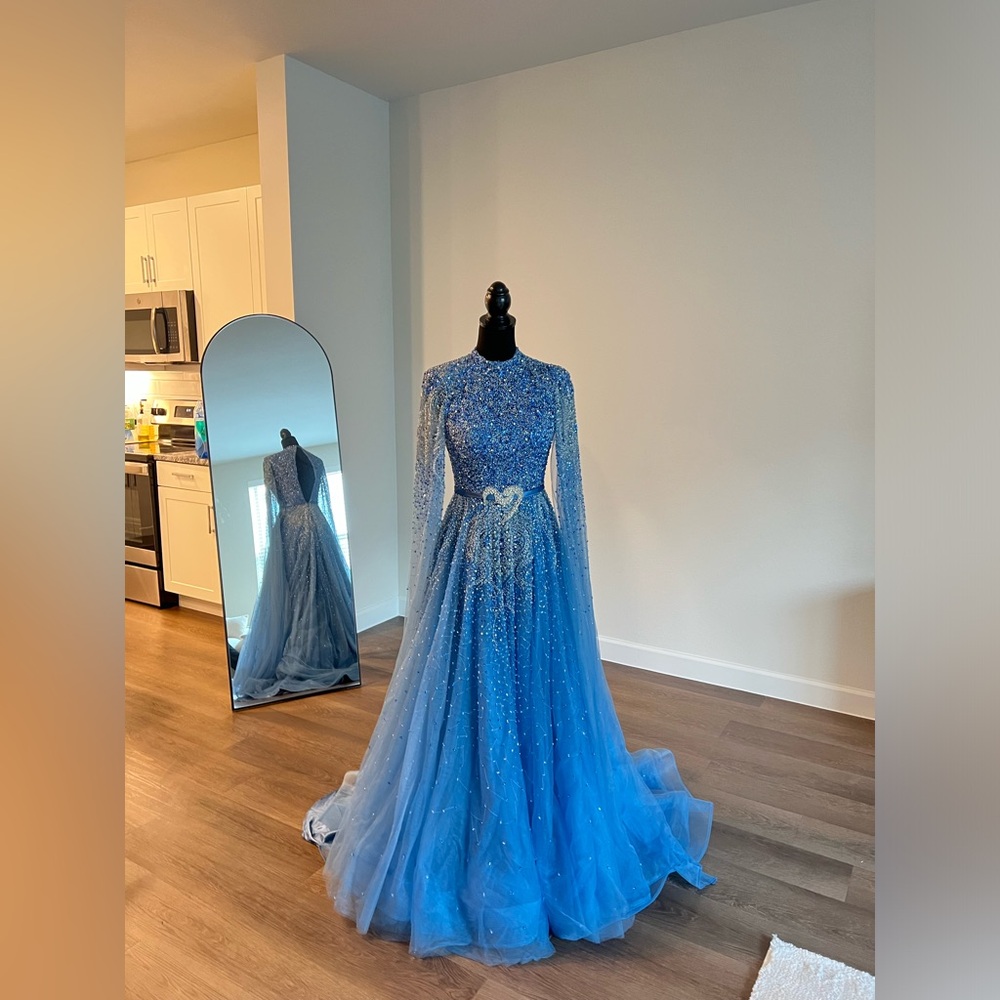 RIVIERA COUTURE ON IG LONG SLEEVE BLUE BEADED GOWN SIZE 4